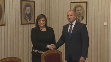 Политолог каза какво послание изпраща Радев на Нинова