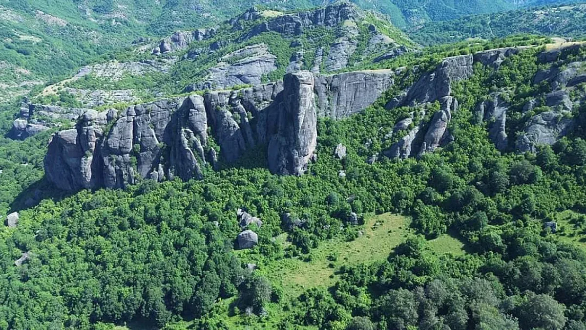 Невести зачеват след молитви под дрян край Коматиница