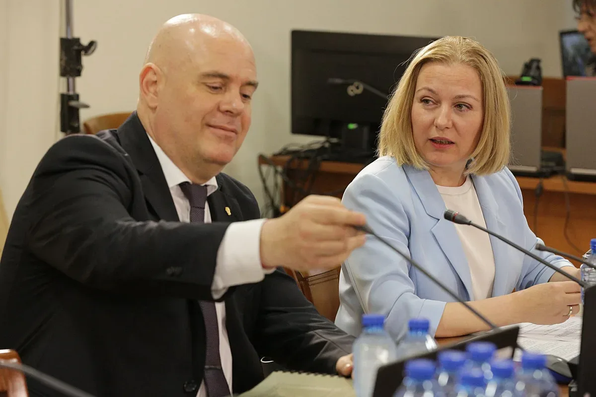 Правосъдната министърка с нова порция атаки срещу Гешев