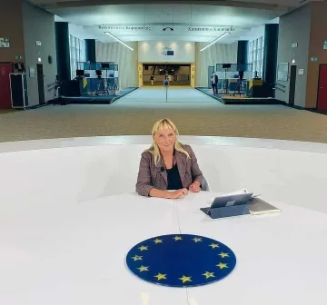 Елена Йончева попари ГЕРБ за снимките на Борисов