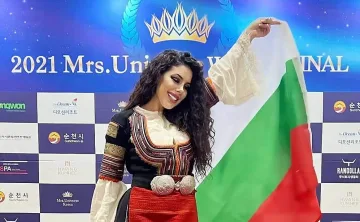 150-годишна носия донесе корона на Мисис България Валери Стефанова в Корея