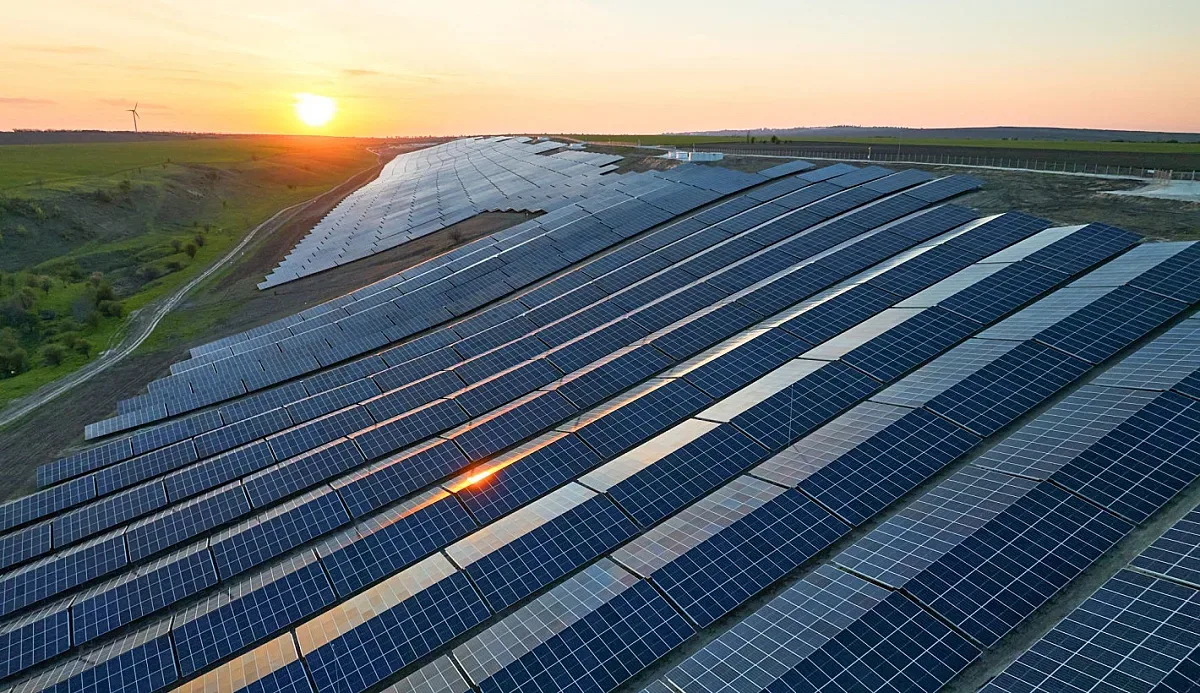 Соларис Холдинг пусна в експлоатация нов хибриден ВЕИ парк край Селановци