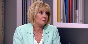 Мая Манолова бясна за хартиените бюлетини, кой на кого помага
