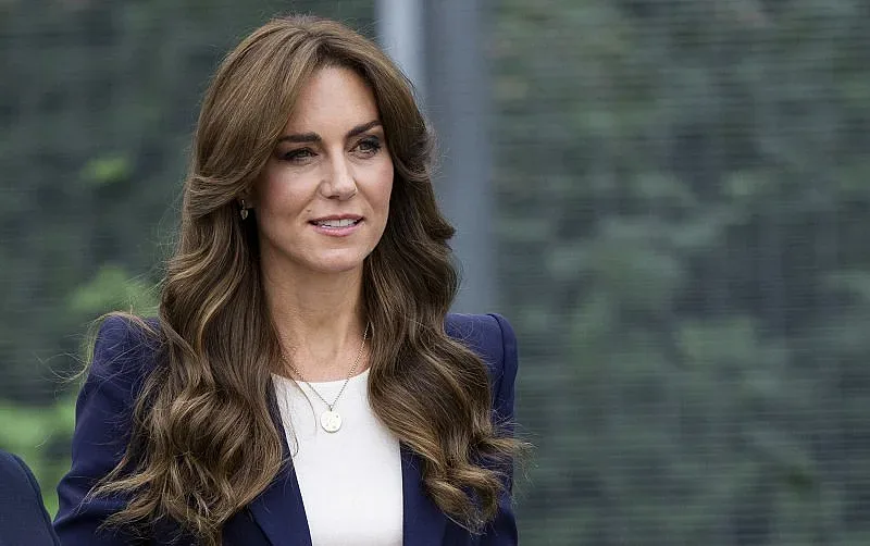 Обрат в отношението към Кейт. Освиркаха я