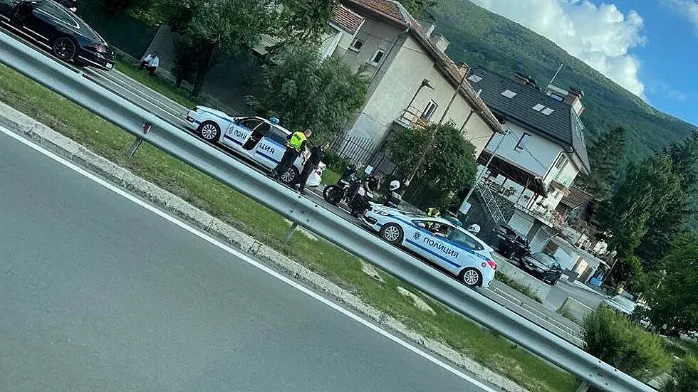 Заловиха пореден шофьор с невалидна книжка. Имал и сигнална лампа