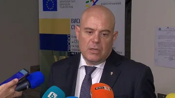 Гешев се оплака какво правят управляващите с прокуратурата