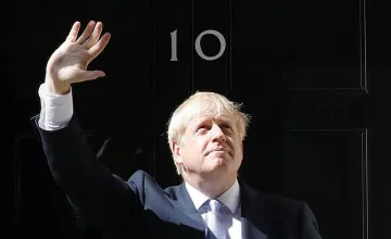 Властта се изплъзва на Борис Джонсън, сриват го с нови оставки