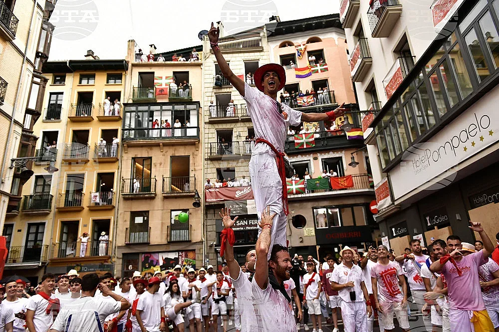 След две години пауза: Фестивалът Сан Фермин се завърна