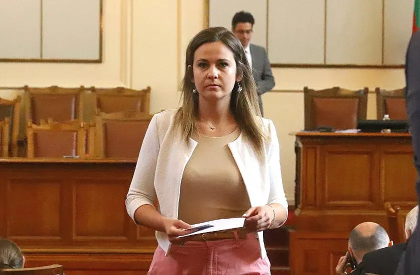 Обрат! Шахматистката каза напуска ли "Възраждане"