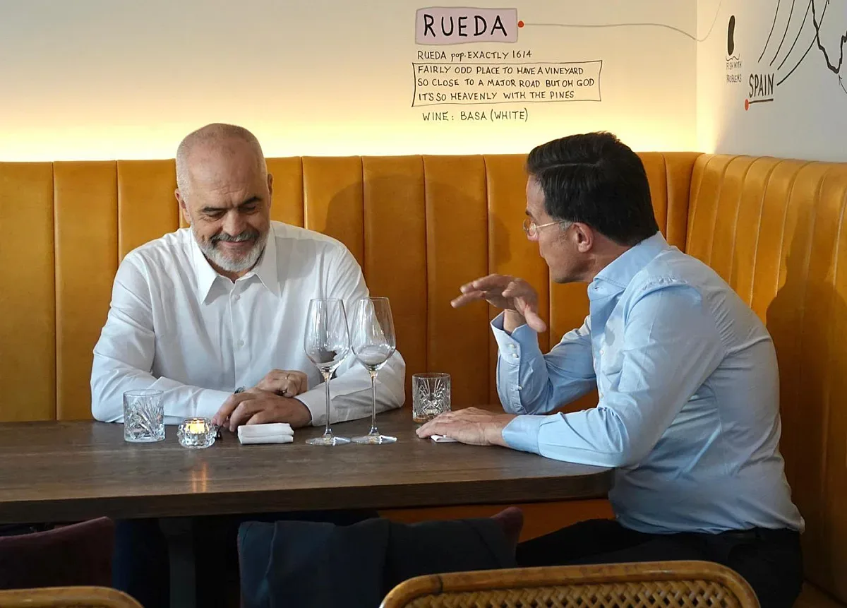 Огромна заплаха за Македония, преговорите с ЕС отиват на кино