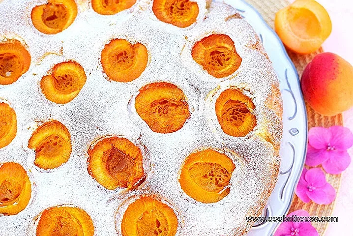 Как бързо да направим пухкаво кексче с кайсии