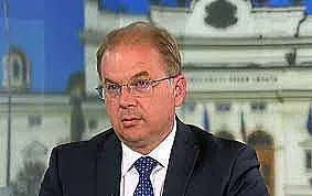 Радомир Чолаков разкри как парламентът е паднал в капана на ПП-ДБ за конституцията