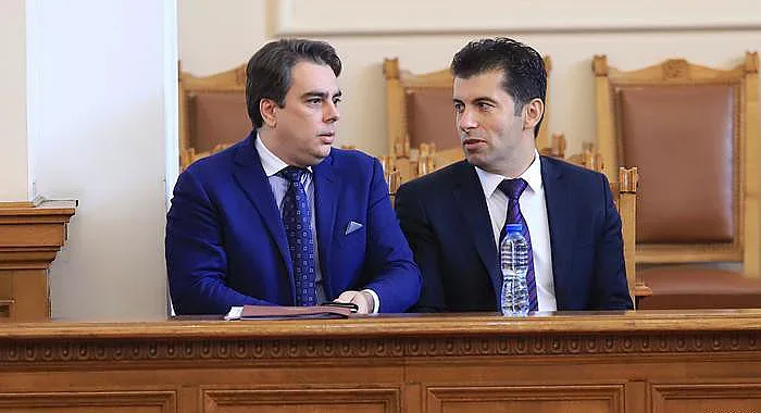 На партийния терен: Безкрайни интриги и време разделно