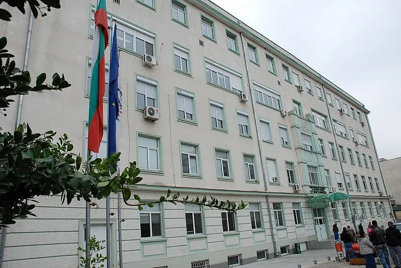 Скандал с болницата в Сливен!  Новородени са били връзвани