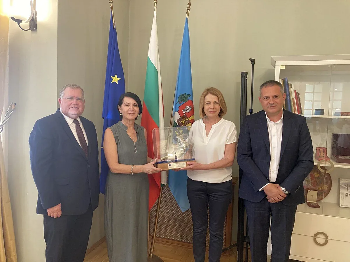 Фандъкова получи престижна награда за борба с антисемитизма