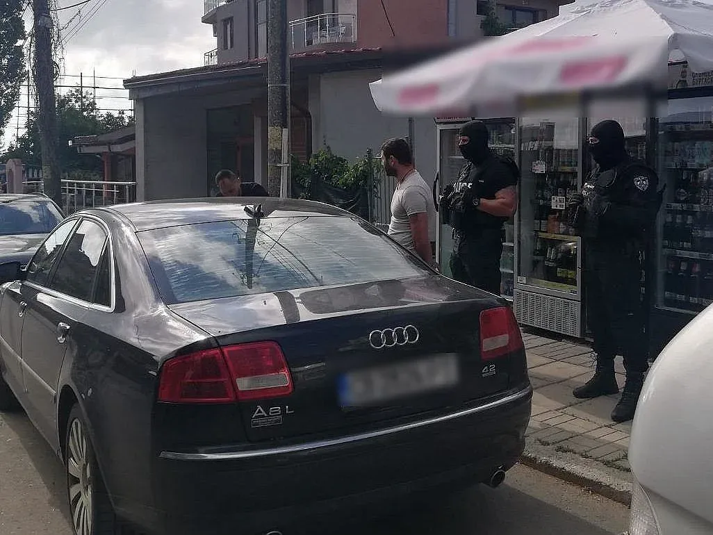 Прибират лихвари в Бургас и региона, полицията мълчи за удара