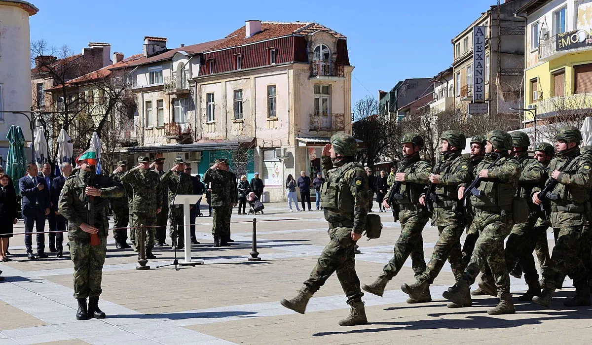 Важно! Стана ясно как ще пълнят армията ни с нови хора