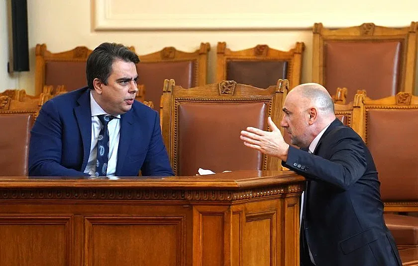 Парламентът приема скоростно актуализацията на бюджета (НА ЖИВО)