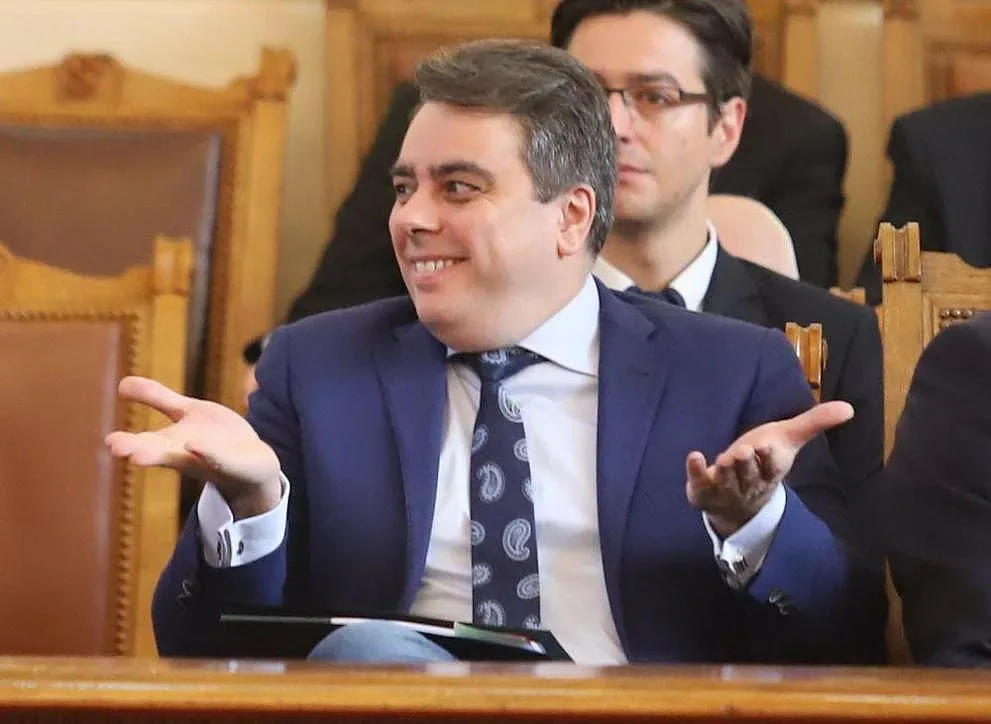 Асен Василев проговори. Власт или избори?