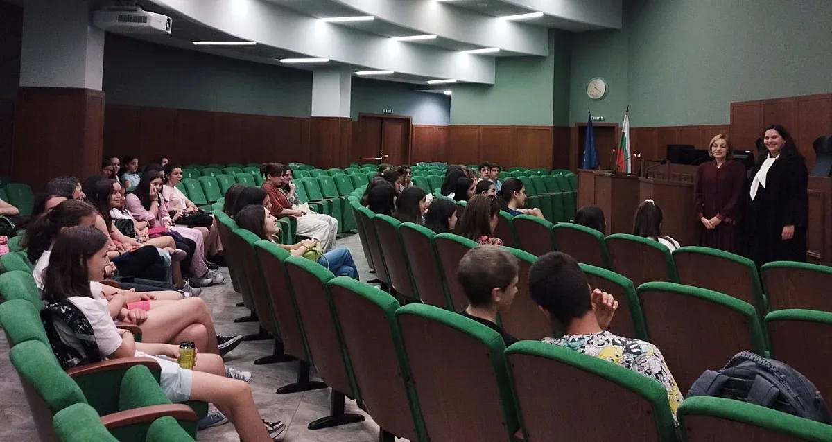 Ученици в прокуратурата и съда, проверяват как се справят