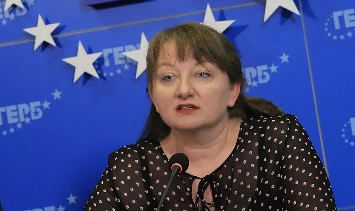 Нов удар за пенсиите! Какво иска Сачева