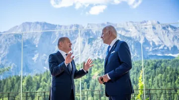 Байдън похвали Олаф Шолц и се захласна по Германия (СНИМКИ)