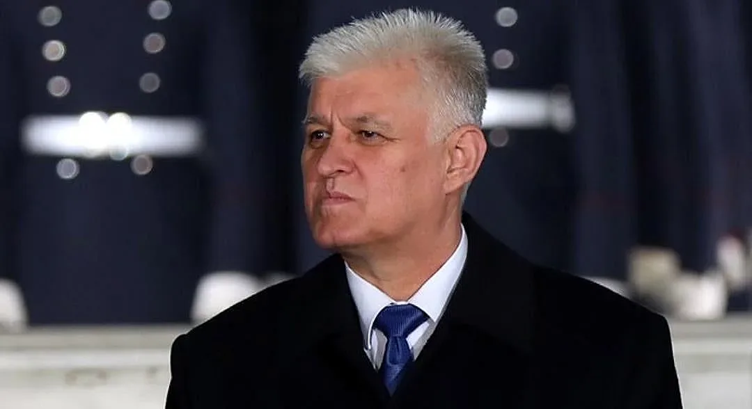 Човек на Радев разби Нинова, показа документи за оръжие за Украйна
