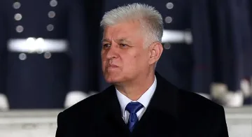 Човек на Радев разби Нинова, показа документи за оръжие за Украйна