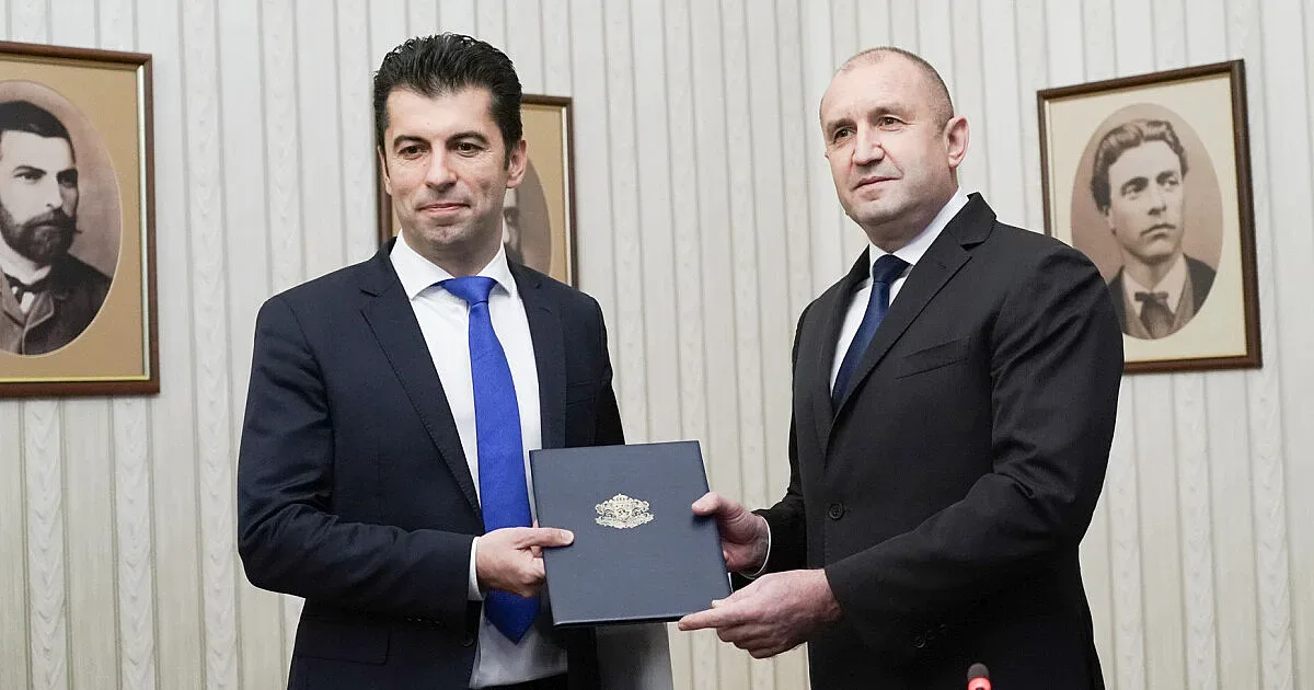 Анализатор разкри връзката между опозорения Петков и Румен Радев