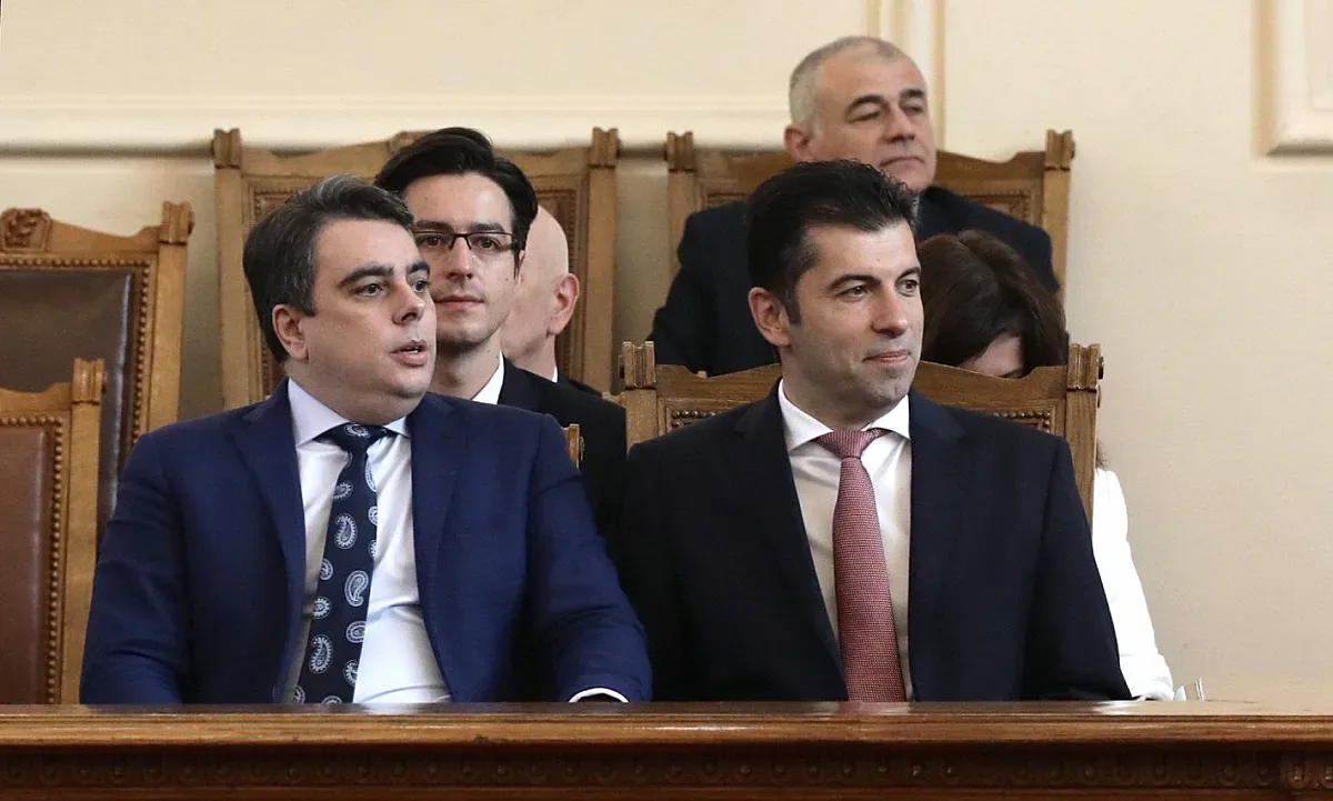 ГЕРБ обвинява Петков и Василев в саботаж. Каква е целта им?