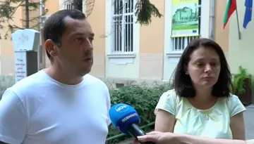 Нова детска жестокост! Ученик рита по-малък от него за една цигара