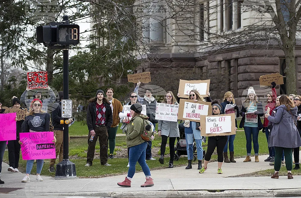 Историческо решение в САЩ - абортите могат да бъдат забранявани