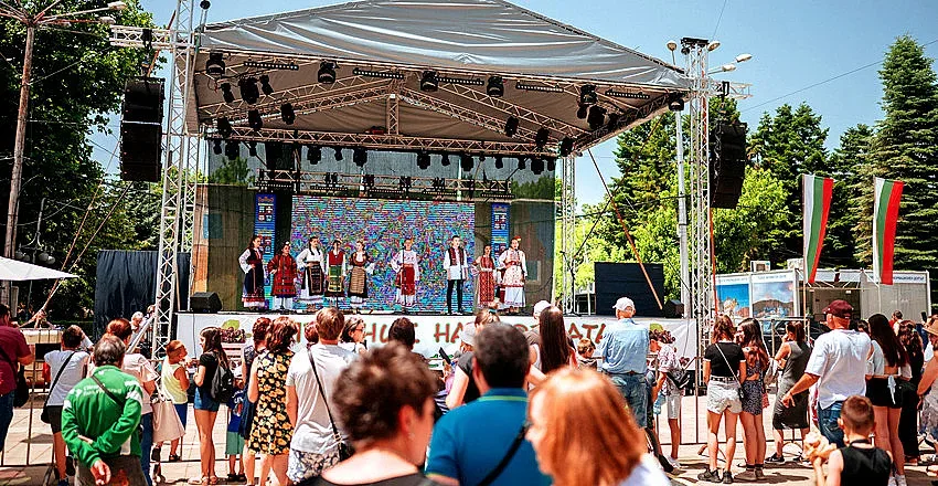 Черешата събира гости от цял свят в Кюстендил