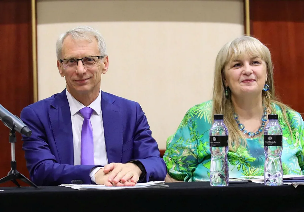 Форум на "Стандарт": България на младите с добро образование и високи доходи