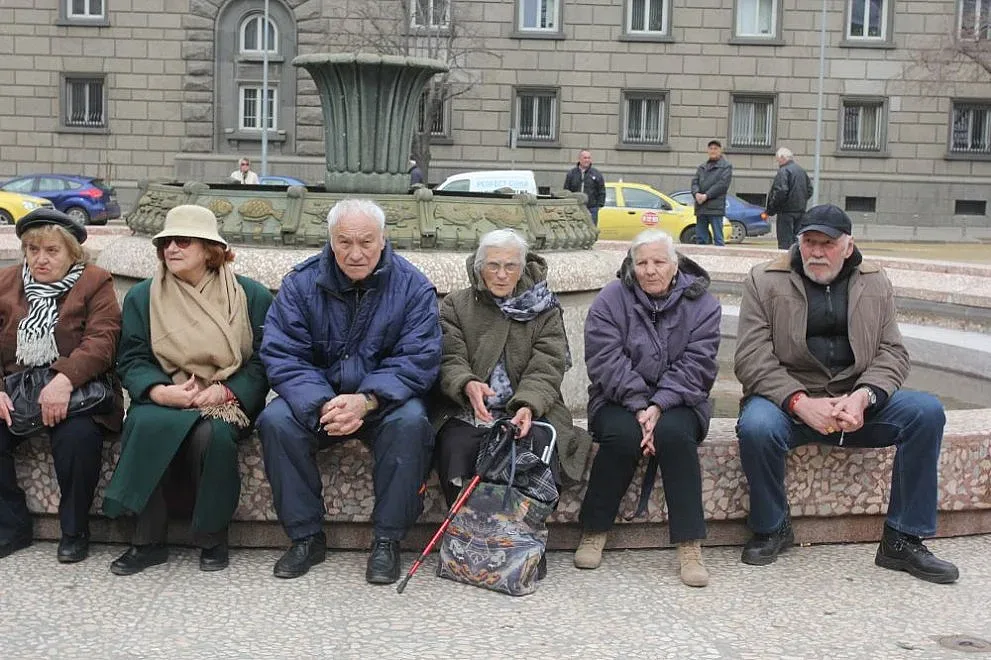 Партиите се карат, пенсионерите печелят