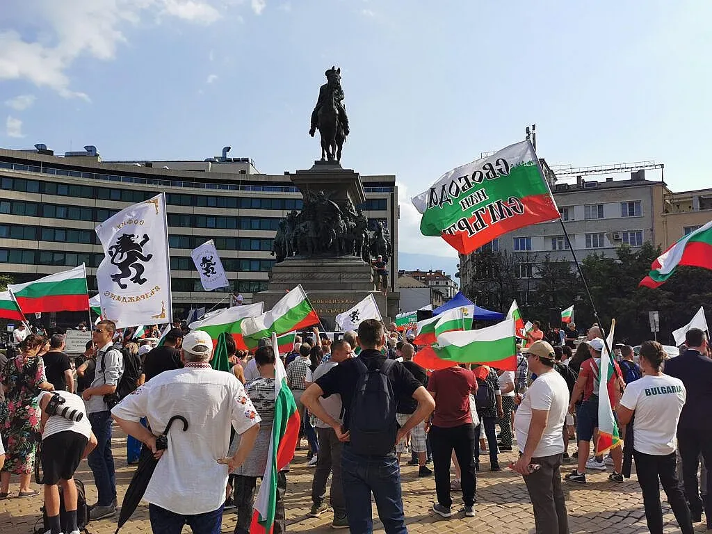 Няма празно: Кабинетът си отиде, шарката дойде
