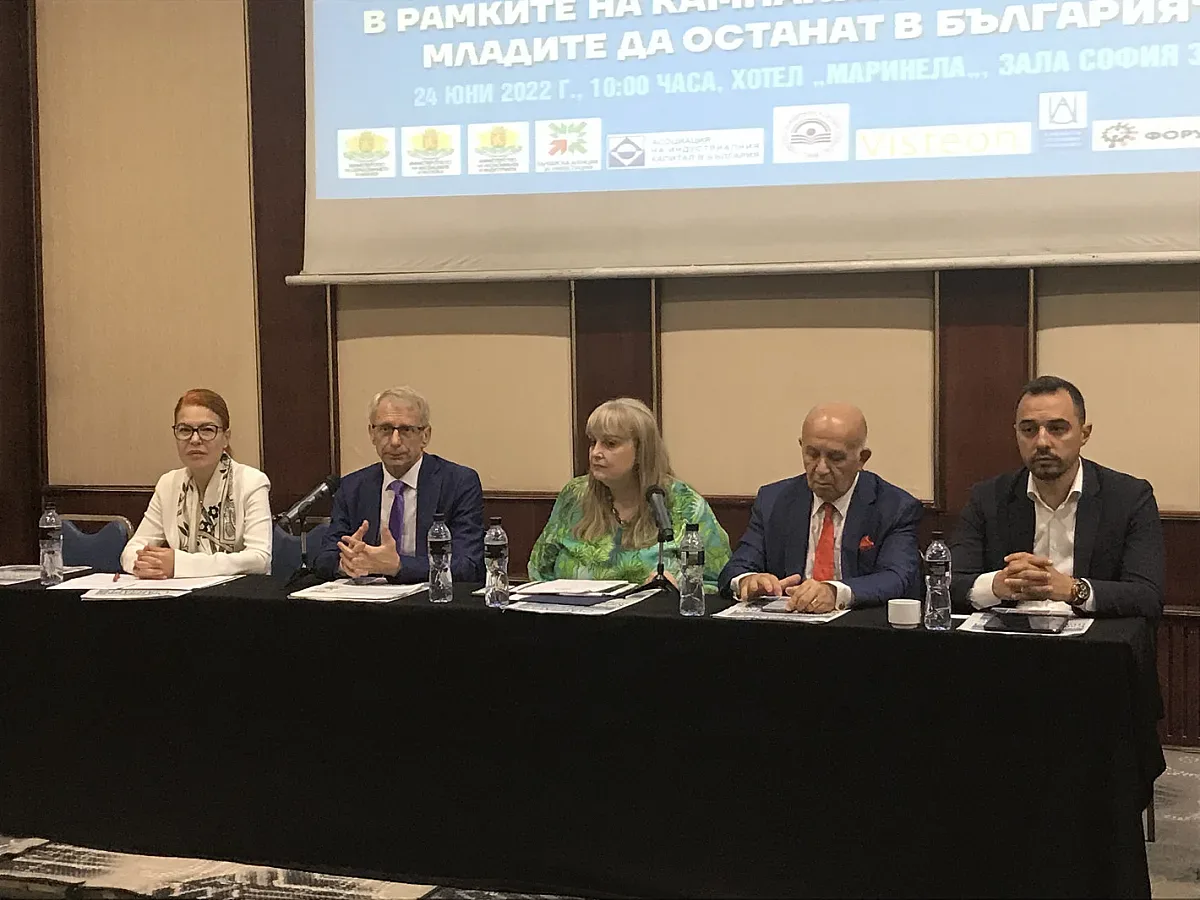 Славка Бозукова: Младите са богатството на България