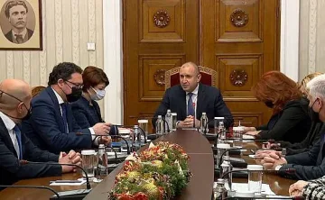 Съюз между Радев и ГЕРБ? Горещо от топ политолог