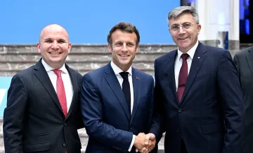 Какво каза Макрон на Карадайъ