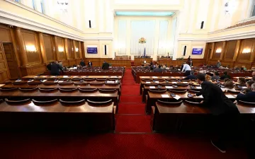 Липса на депутати пак прецака заседанието на парламента
