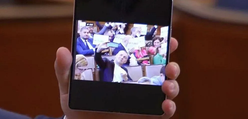 Хазарта се оплака след телефонен разговор със Слави