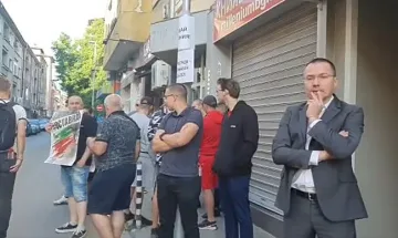 Как Петков избяга от блокадата пред дома си и отиде на работа