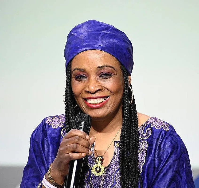 Как камериерката Кеке от Кот д'Ивоар стана депутат във Франция