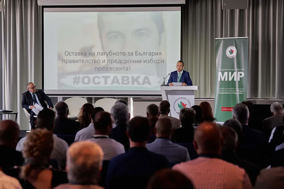 Симеон Славчев: Оставка на кабинета „Петков“, президентът да вдигне отново юмрук