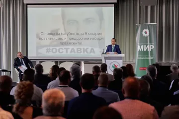 Симеон Славчев: Оставка на кабинета „Петков“, президентът да вдигне отново юмрук