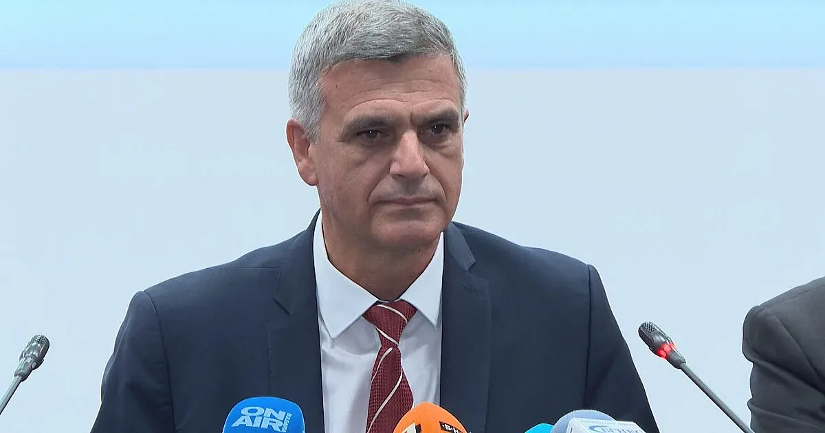 Партията на Стефан Янев учредена, кой кого командва