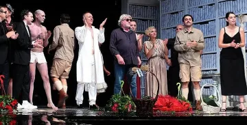 Морфов се завърна с международен екип