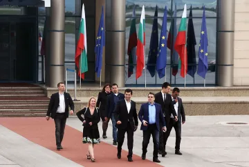 Линда на Петков: Излезе от парламента като пребит, но се прибра с усмивка