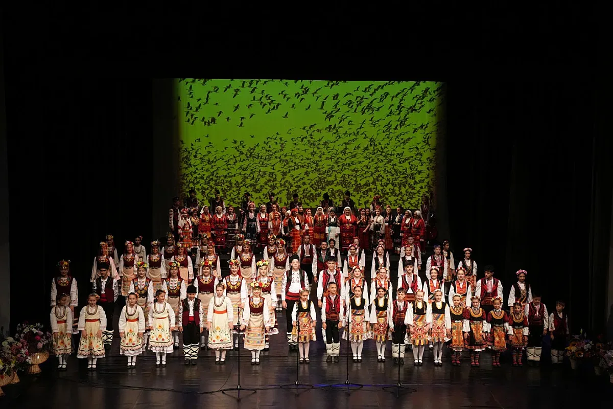 С бурни аплодисменти и в препълнена зала Ансамбъл „Загоре“ отбеляза 70 г. от създаването си с невероятен спектакъл в три части