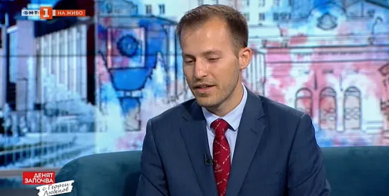 Искрен Митев смени охлювите и динозаврите. Нова вратовръзка